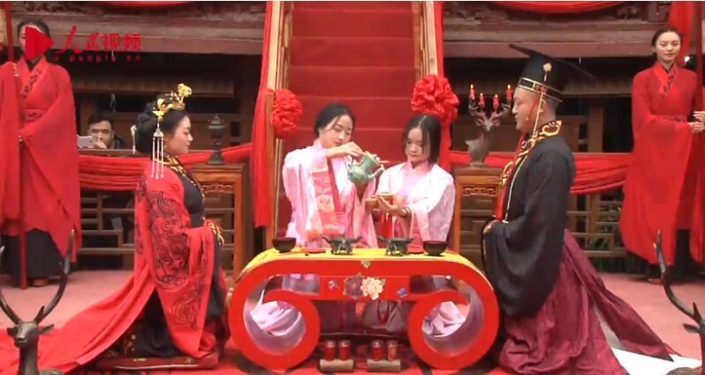 충칭에서 개최된 한족(漢族) 전통 결혼식, 웅장한 면모 과시
