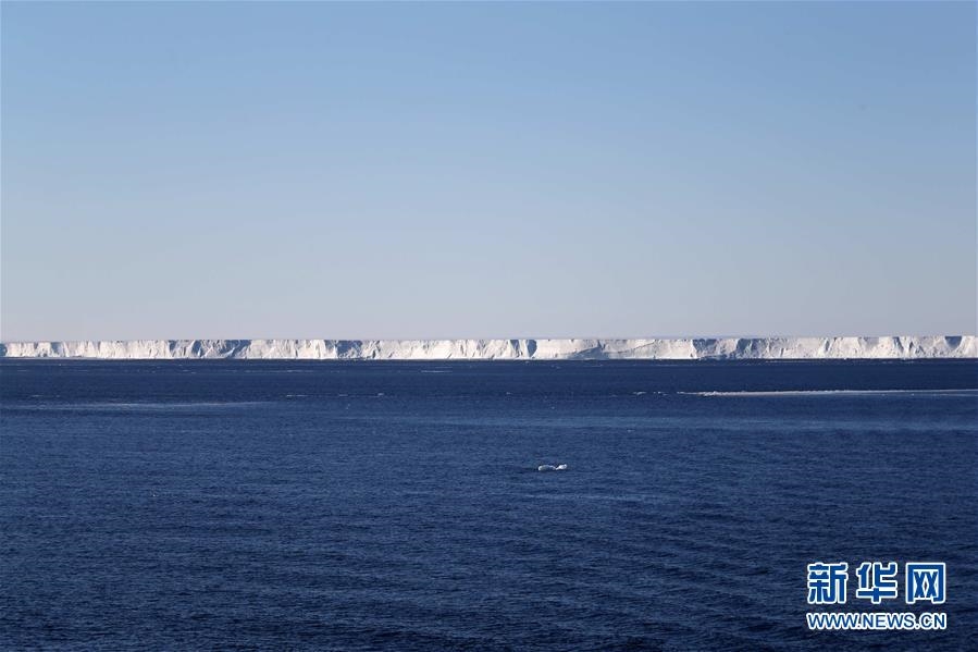 2월 15일 촬영한 남극 서쪽 빙붕 지역[촬영: 신화사 류스핑(劉詩平) 기자]