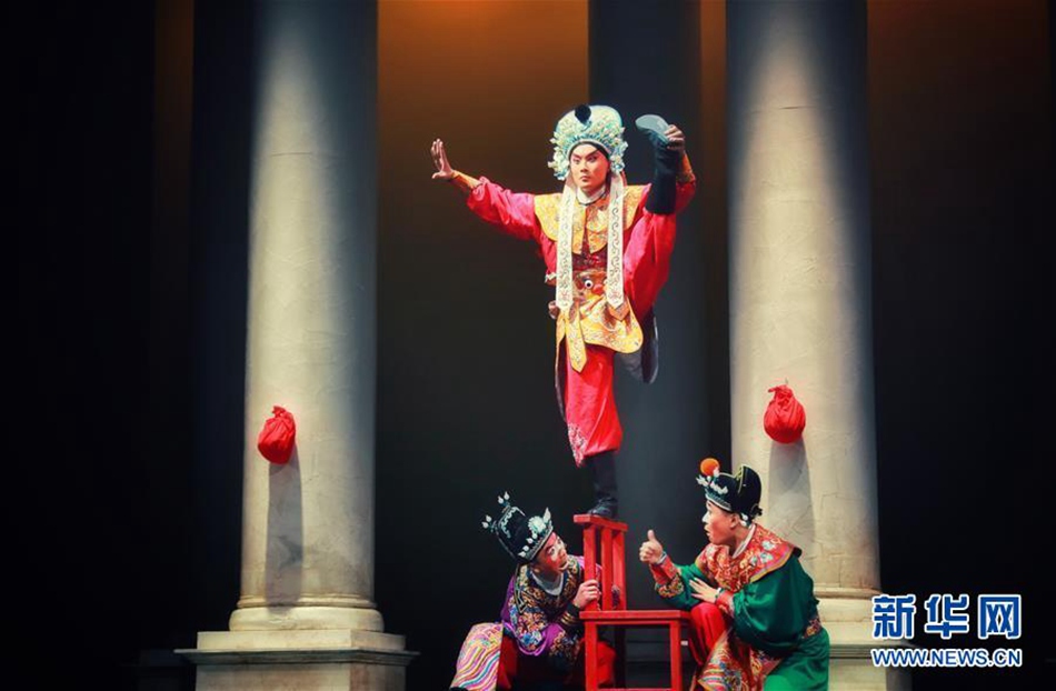 2019년 2월 5일, 이탈리아 로마에서 실험 경극 ‘투란도트’가 상연되고 있다. [사진 출처: 신화사/촬영: 궁칭(龔晴)]