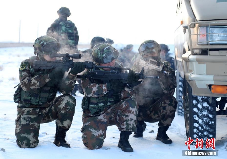 중국 고원지대를 지키는 무장경찰, ‘설산 생존 훈련’