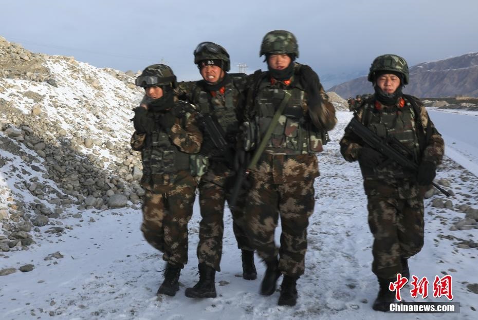 중국 고원지대를 지키는 무장경찰, ‘설산 생존 훈련’