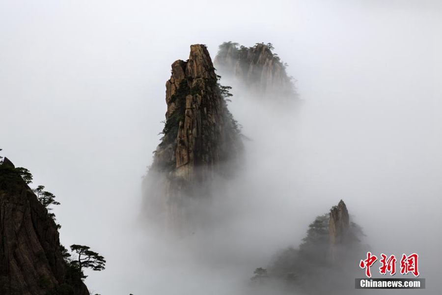 중국 황산山서 새벽 일출 구경, 운해 경관은 덤