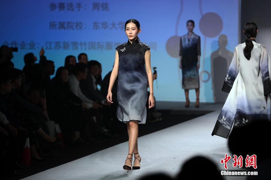모델들은 아름다운 치파오를 입고 관중들에게 중국 전통의상만의 매력을 선보였다. [촬영: 탕옌쥔(湯彥俊)]