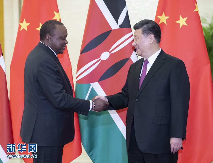 25일, 시진핑(習近平) 국가주석이 베이징 인민대회당에서 우후루 케냐타 케냐 대통령을 만났다. [촬영: 신화사 리타오(李濤) 기자]