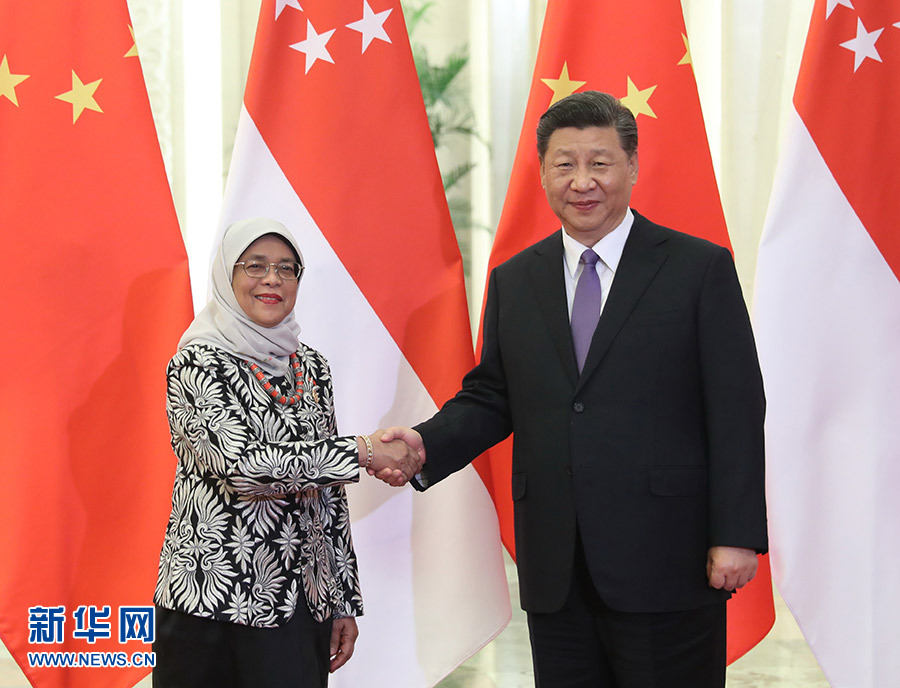 14일, 시진핑(習近平) 국가주석이 베이징 인민대회당에서 ‘아시아문명대화대회’에 참석한 할리마 야콥 싱가포르 대통령을 만났다. [촬영: 신화사 야오다웨이(姚大偉) 기자]