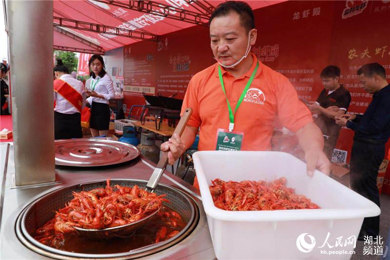 중국 후베이 가재축제 개막, 기네스북 등재된 가재 요리는?