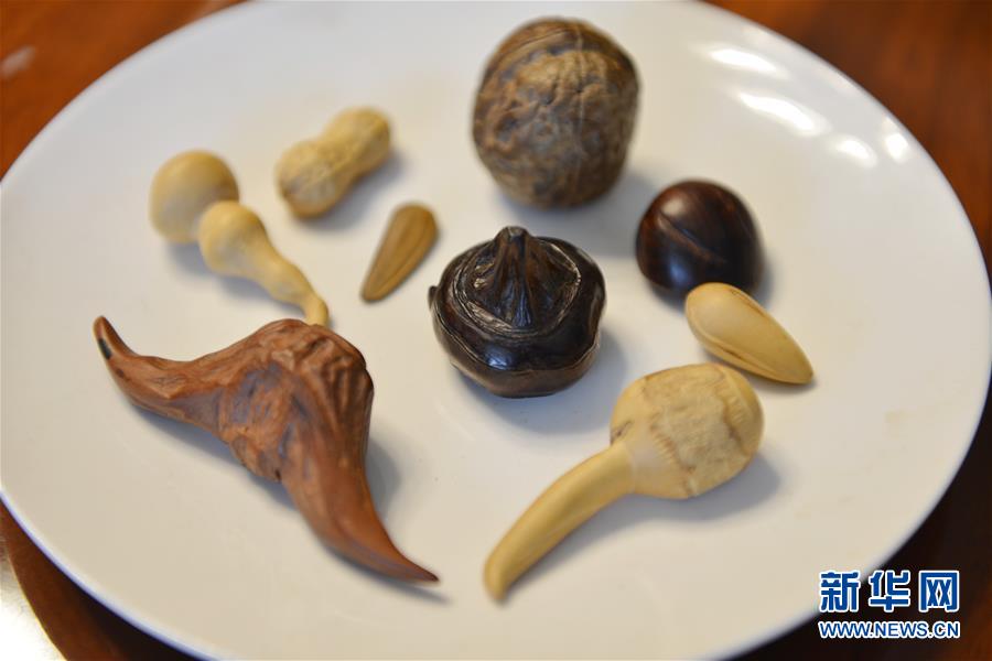 접시 위에 올려진 ‘올방개’, ‘마름 열매’, ‘호두’ [사진 출처: 신화사]