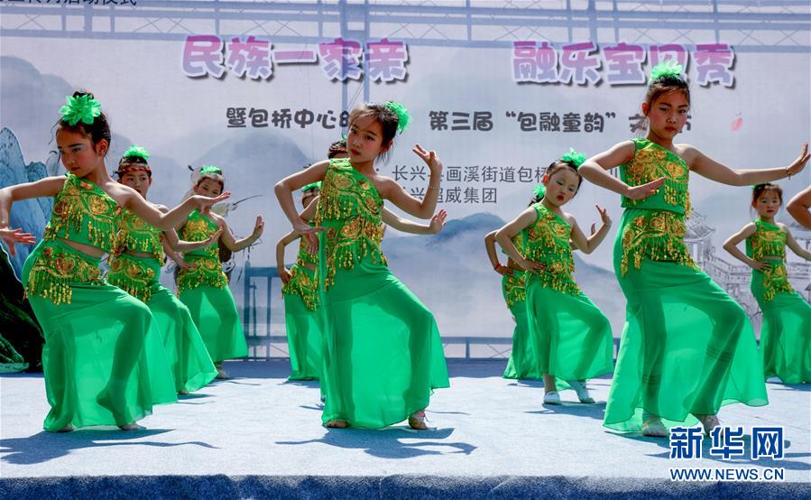 5월 28일 꼬마들의 민족 춤 공연 [사진 출처: 신화망]
