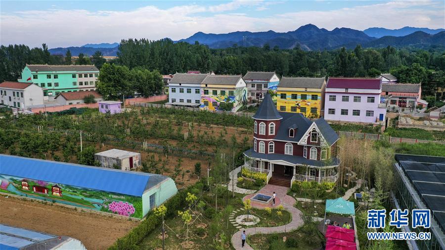 드론으로 촬영한 장미 마을 일각 [사진 출처: 신화망]