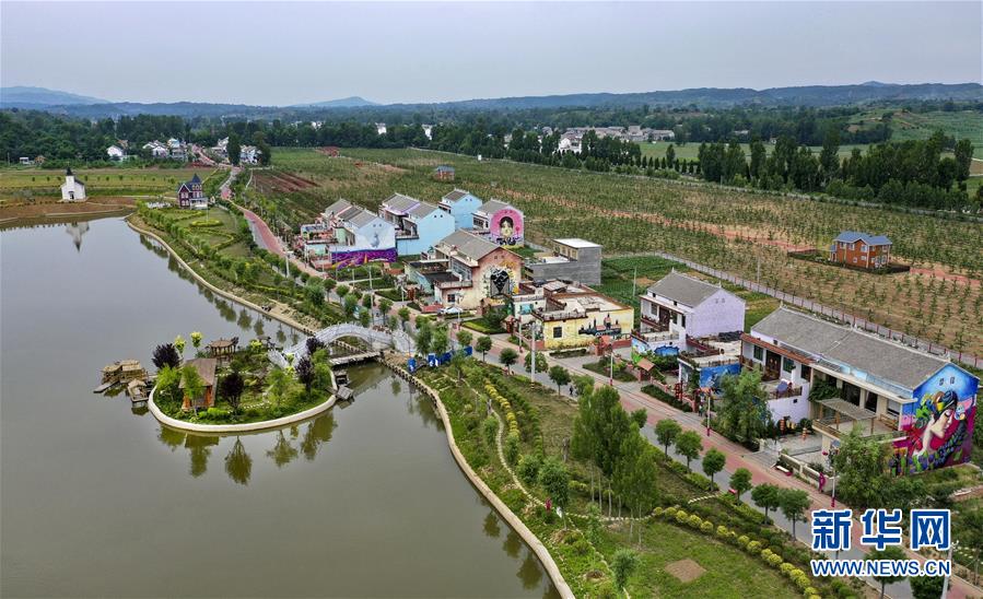 장미 마을의 호수 공원 풍경 [사진 출처: 신화망]