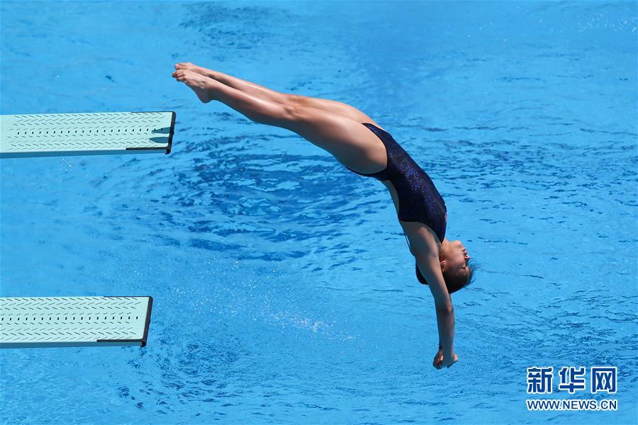 중국의 쑹서우린(宋首霖) 선수는 258.35점으로 여자 다이빙 1m 스프링보드 결선에서 금메달을 차지했다. [사진 출처: 신화망]