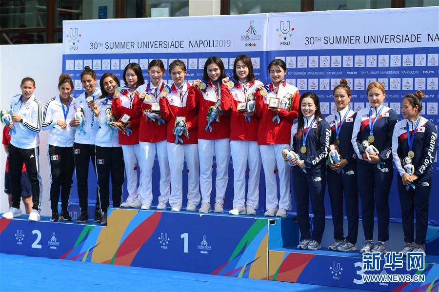 7월 8일 1위 중국, 2위 멕시코, 3위 한국 선수들이 다이빙 여자 단체전 시상식에 참가했다. [사진 출처: 신화망]