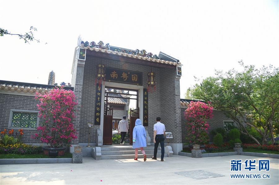 7월 11일, 베이징세계원예박람회 광둥(廣東)성 남부지역관을 찾은 관광객들 [사진 출처: 신화망]