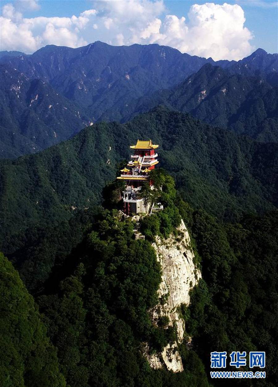 7월  13일 드론으로 촬영한 시안(西安)시 난우타이(南五臺)산 5개 봉우리 가운데 최고 높이를 자랑하는 링잉타이(靈應臺) [사진 출처: 신화망]