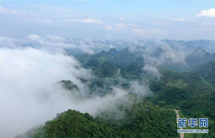 7월 24일 드론으로 촬영한 샤아오(下坳)진 풍경 [사진 출처: 신화망]