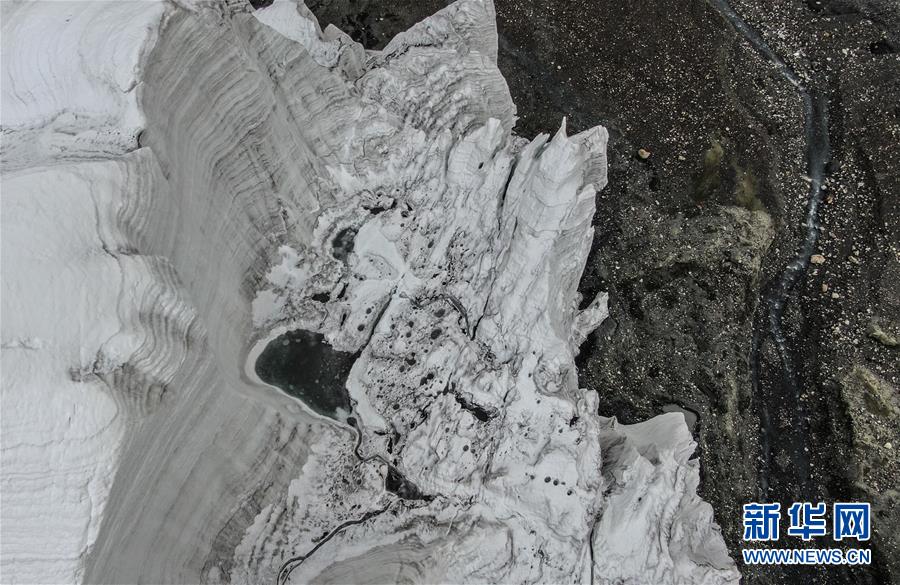 라부라(拉布拉) 빙하의 끝부분 [8월 4일 드론 촬영/사진 출처: 신화망]