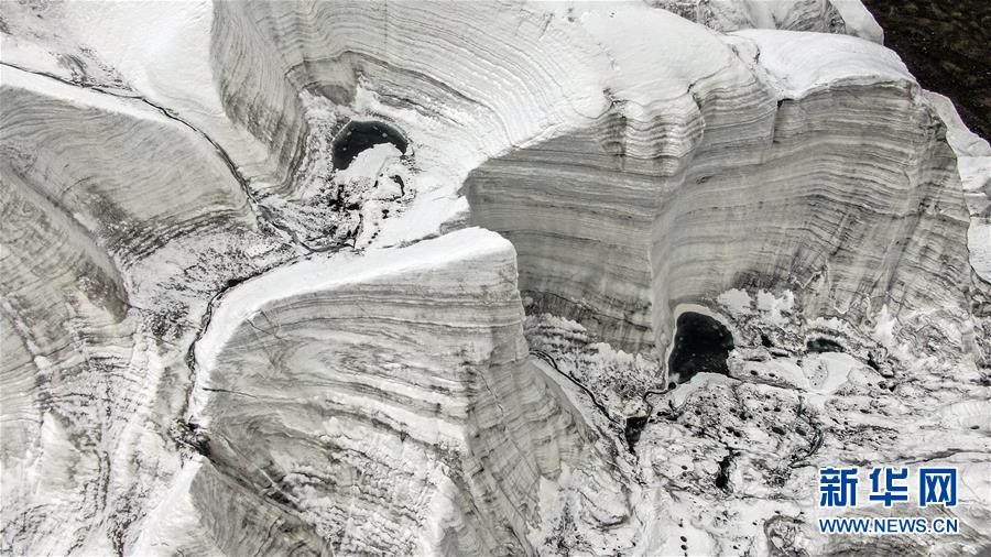 라부라(拉布拉) 빙하의 일부 [8월 4일 드론 촬영/사진 출처: 신화망]