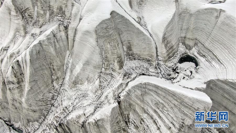 라부라(拉布拉) 빙하의 일부 [8월 4일 드론 촬영/사진 출처: 신화망]