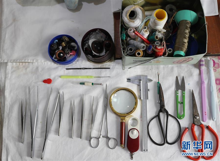 주보밍(朱伯明) 씨가 인형을 복원할 때 사용하는 공구들 [8월 20일 촬영/사진 출처: 신화망]