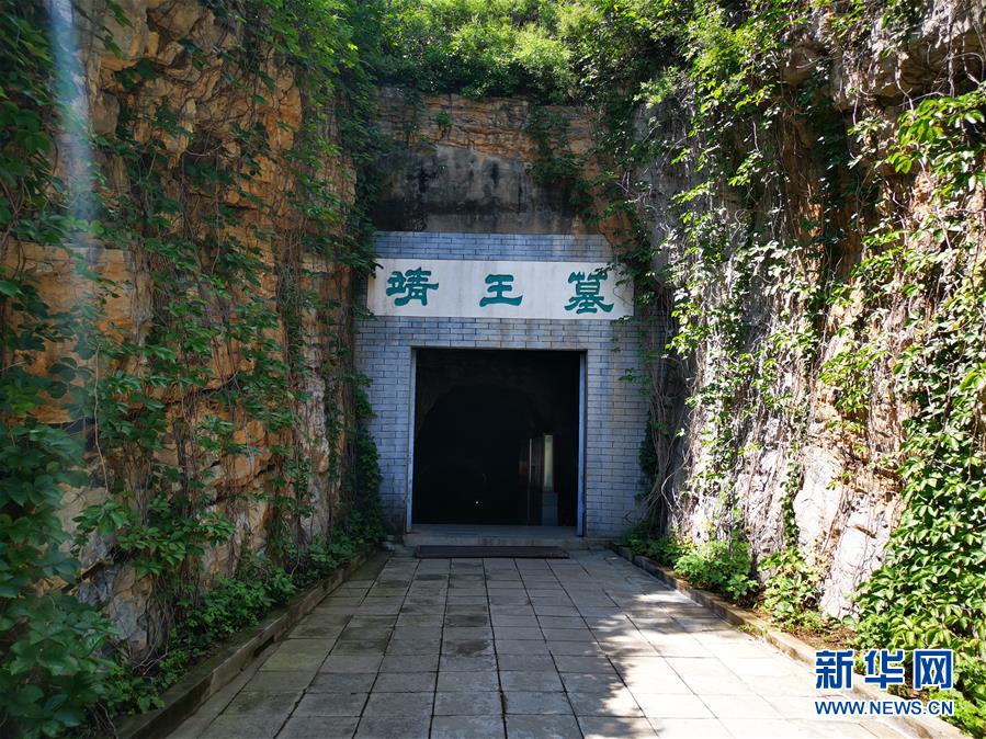 만성한묘(滿城漢墓) 동굴 궁전(묘) 입구 [8월 13일 촬영/사진 출처: 신화망]