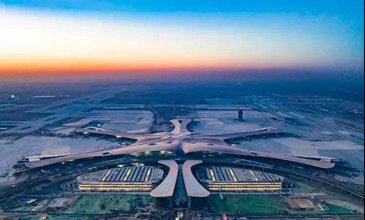 일출 시간에 촬영한 다싱(大興)국제공항의 모습 [사진 출처: 신경보]