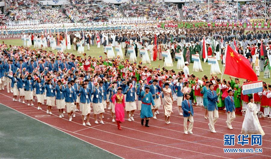 1986년 9월 20일 제10회 아시안게임 개막식에서 중국 선수들이 입장하고 있다. [사진 출처: 신화망]