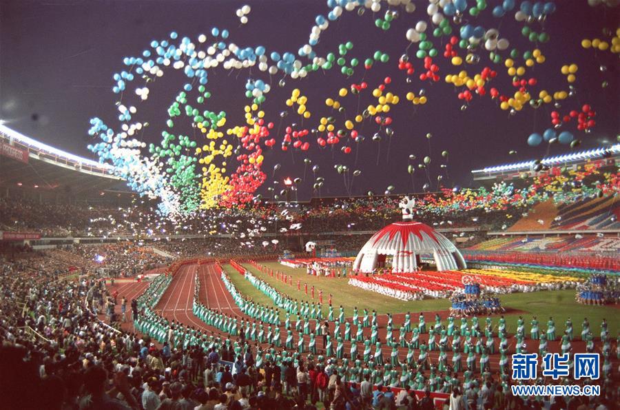 1990년 9월 22일 제11회 아시안게임 폐막식이 베이징 공인체육장에서 열렸다. [사진 출처: 신화망]