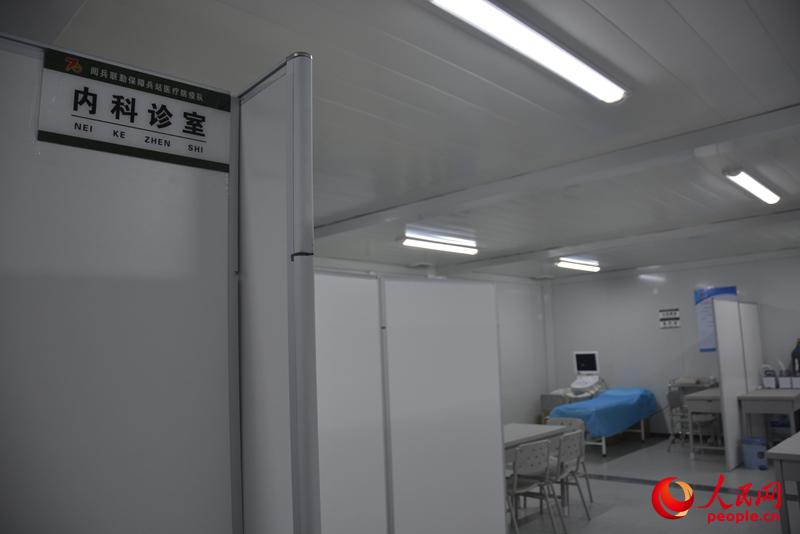 열병식 합동 훈련장에 마련된 의료시설 [사진 출처: 인민망]
