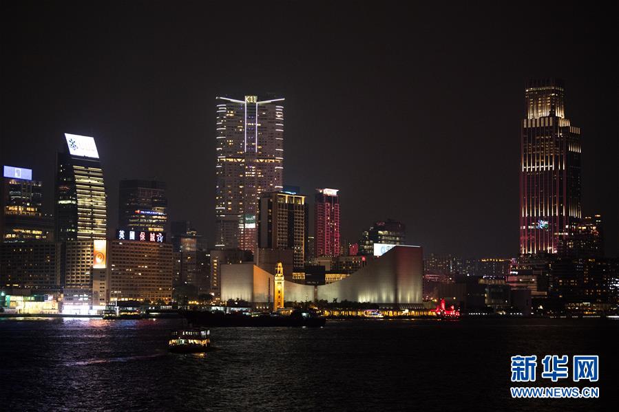 지난 27일 촬영한 홍콩 젠사쭈이(尖沙咀, 침사추이)와 빅토리아 항구 야경 [사진 출처: 신화망]