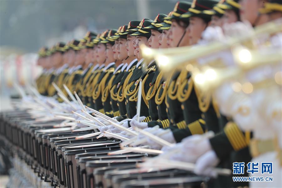 인민해방군연합군악대가 연주중이다. (사진 출처: 신화사)