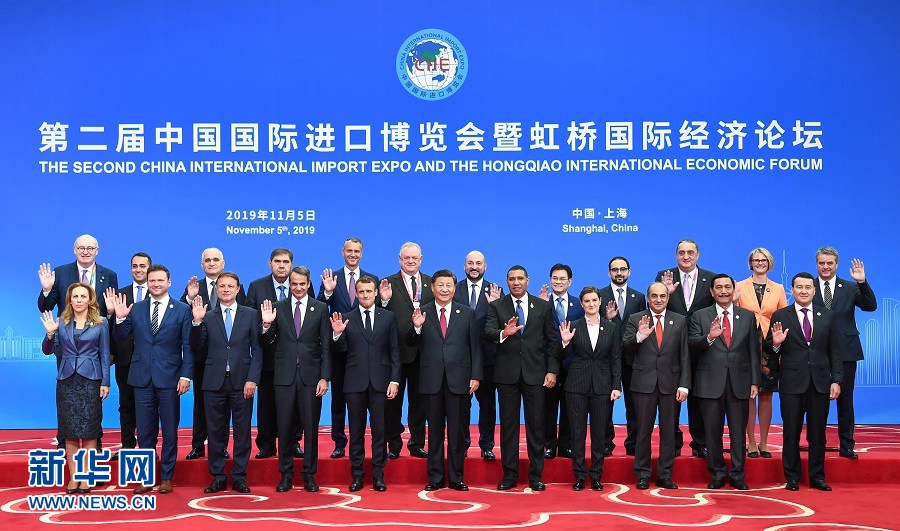 개막식에 앞서 시진핑(習近平) 주석이 외국 지도자들과 기념촬영을 하고 있다. [사진 출처: 신화망] 