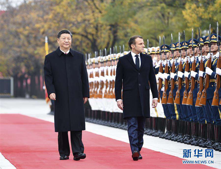 회의에 앞서 시진핑(習近平) 중국 국가주석은 인민대회당 동문 밖 광장에서 에마뉘엘 마크롱 프랑스 대통령을 위한 환영식을 가졌다. [사진 출처: 신화망]