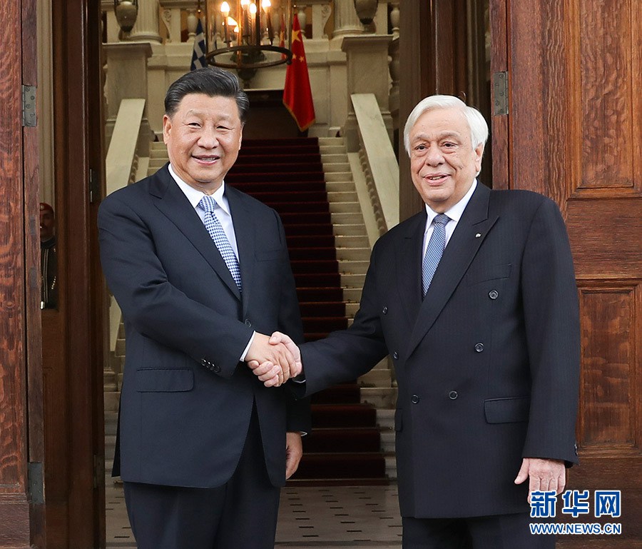 11월 11일(현지시간) 시진핑(習近平) 중국 국가주석이 아테네에서 프로코피스 파블로풀로스 그리스 대통령과 회담하고 있다. [사진 출처: 신화망]