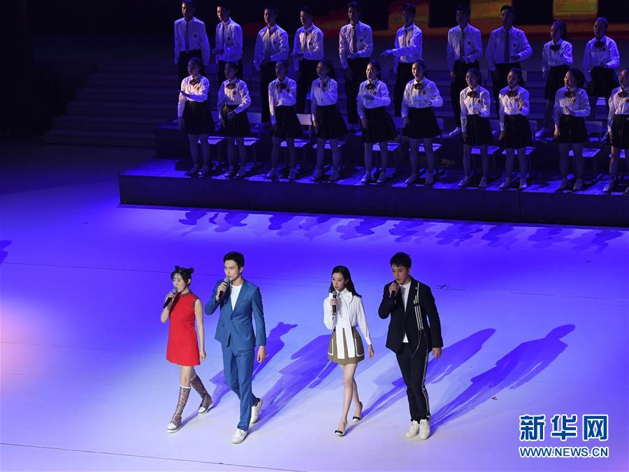 11월 19일 제28회 중국금계백화영화제 개막식 공연[사진 출처: 신화망]