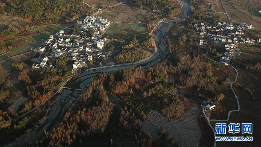 지난 15일 드론으로 촬영한 안후이(安徽)성 이(黟)현 훙(宏)촌 관광지 근처 촌락 [사진 출처: 신화망]