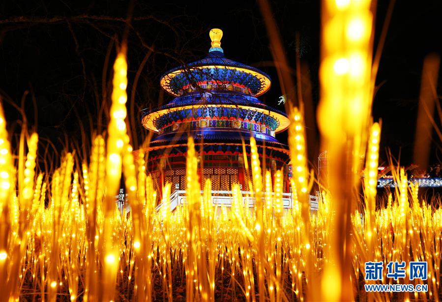 프랑스 셀-쉬르-셰르 고성을 장식한 중국 채색등 [12월 15일 촬영/사진 출처: 신화망]