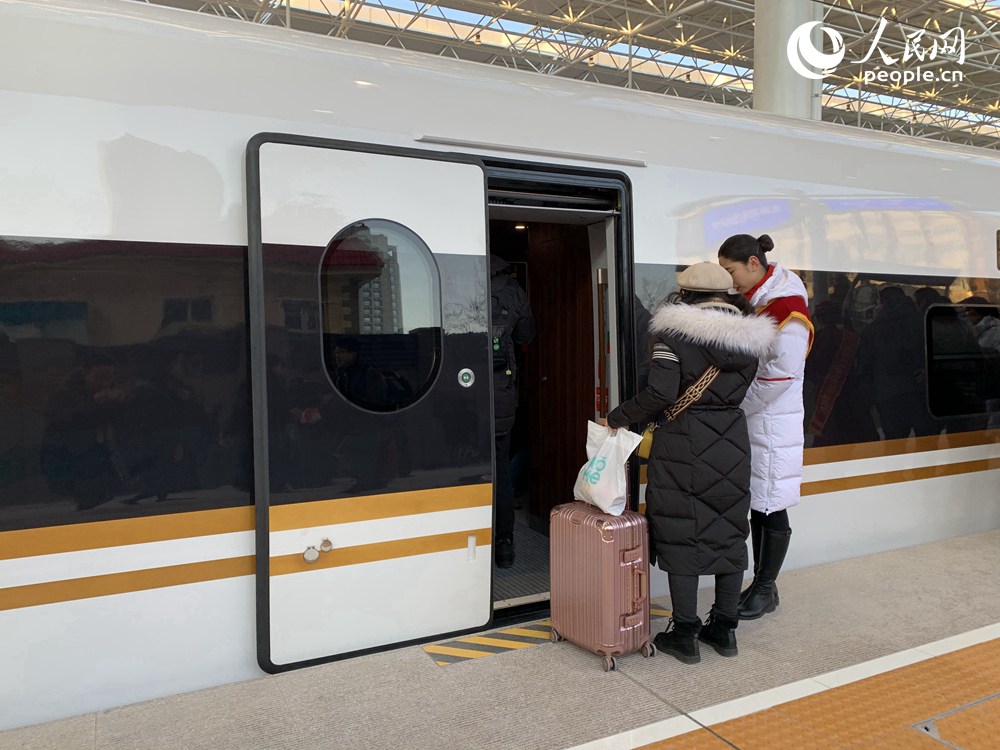 지난 30일 베이징-장자커우 고속철도가 개통했다. [사진 출처: 인민망]