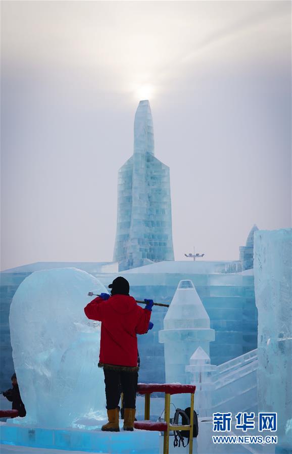 얼음 조각 작업 [1월 6일 촬영/사진 출처: 신화망]