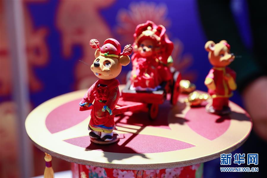 1월9일 주한중국문화원에서 열린 ‘2020년 행운의 황금쥐띠 중국 십이지 문화 창의전’에서 전시된 문화창의 제품 [사진 출처: 신화망]