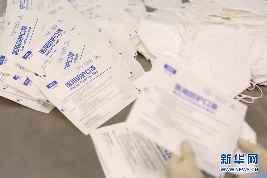 의료용 N95 마스크 포장 작업 [2월 8일 촬영/사진 출처: 신화망]
