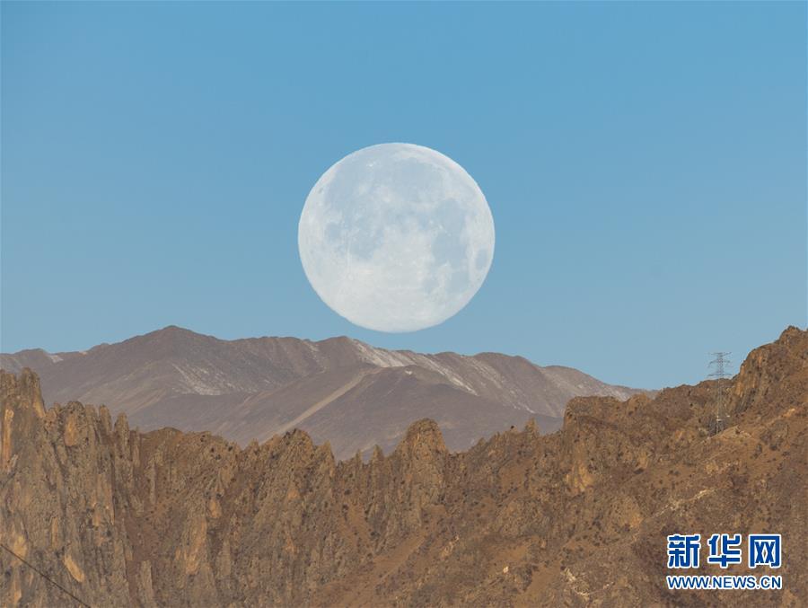 라싸시에서 촬영한 보름달 [사진 출처: 신화망]