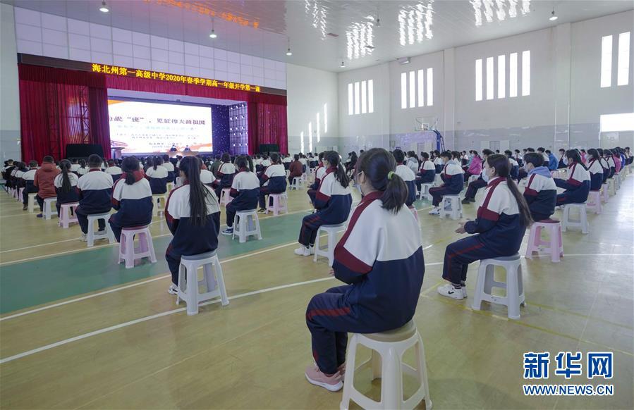3월 14일 체육관에서 진행하는 중인 방역 건강 교육 첫 수업 [사진 출처: 신화망]