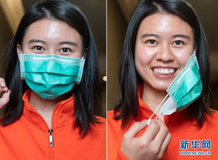 우한시 우창(武昌) 거주지에서 장시 의료팀 팀원인 우차오(伍超)가 마스크를 벗은 채 미소를 짓고 있다. [사진 출처: 신화망]