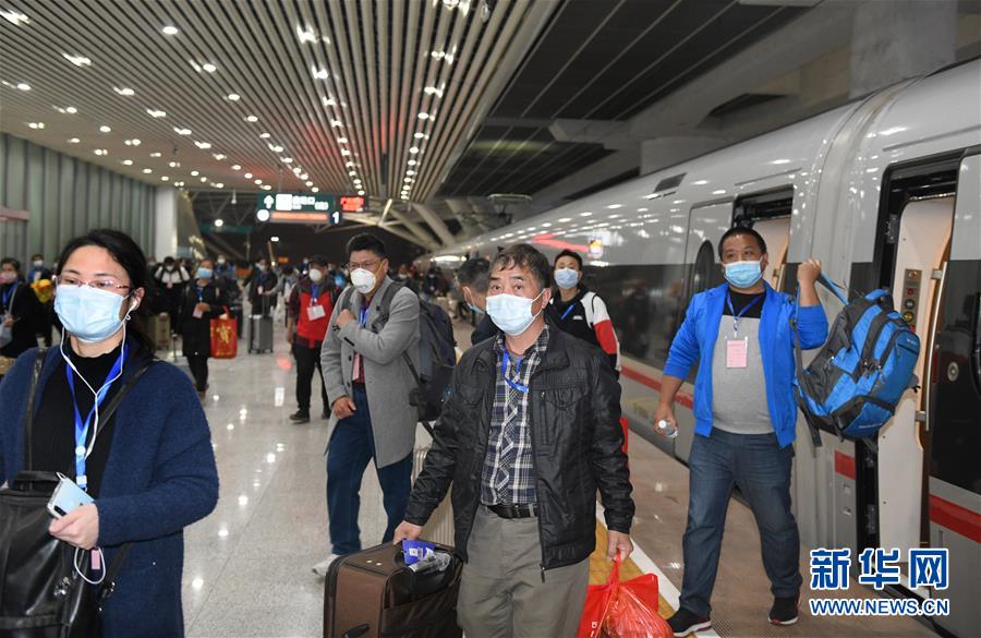 후베이 근로자들이 광저우에 도착했다. [사진 출처: 신화망]