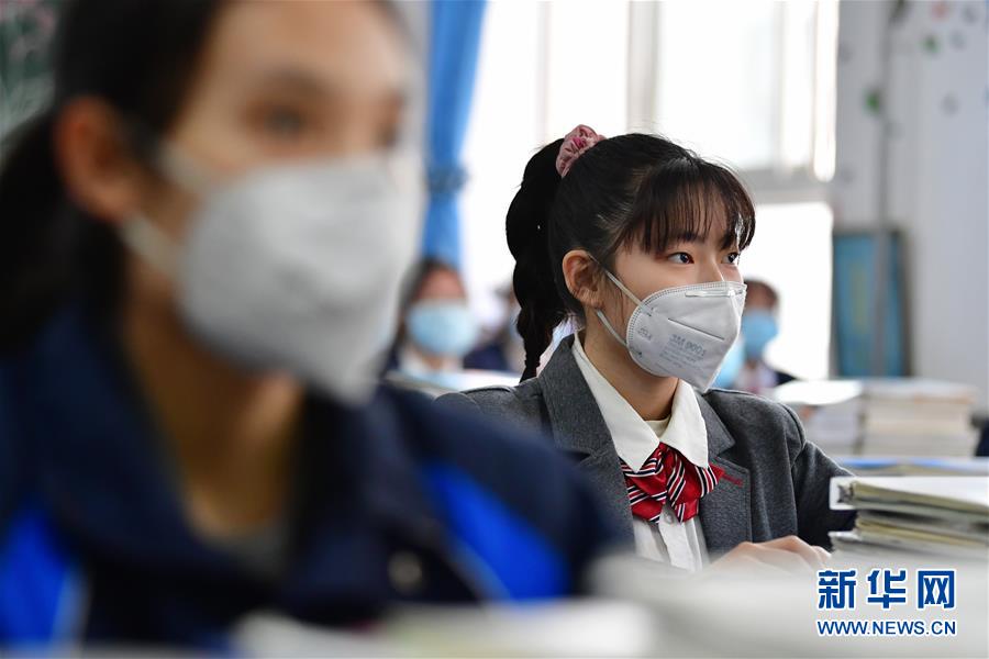 란저우(蘭州)시 제14중고등학교 고3 학생들이 교실에서 수업 중이다. [4월 9일 촬영/사진 출처: 신화망]