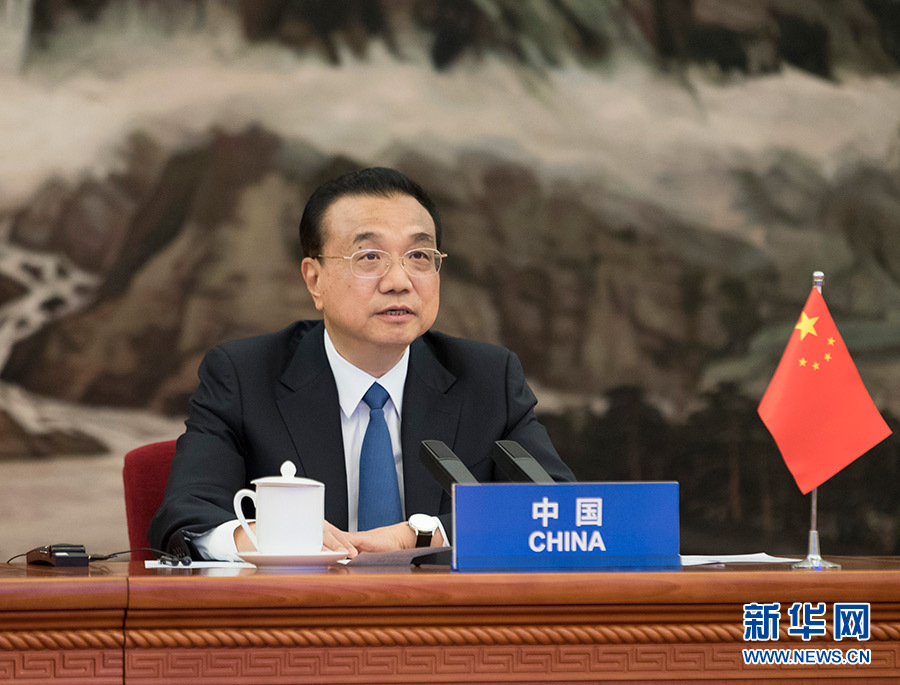 4월 14일, 리커창 국무원 총리는 베이징에서 아세안·중일한(10+3) 코로나19 대응 특별 정상회의에 참석했다. 이번 회의는 영상으로 진행되었다. [사진 출처: 신화망]