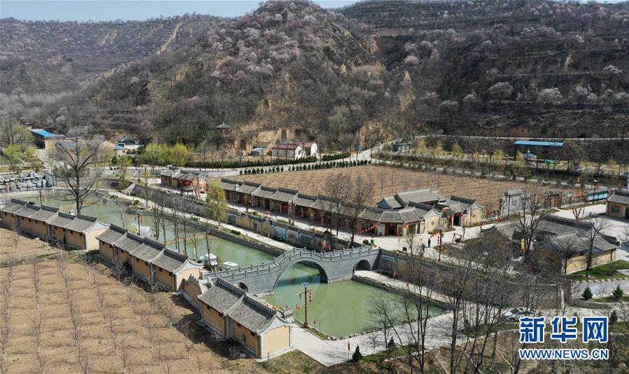 간쑤성 핑량시 징촨현 징밍향 바이자촌이 건설한 생태향촌 관광지 [3월 19일 드론 촬영/사진 출처: 신화망]