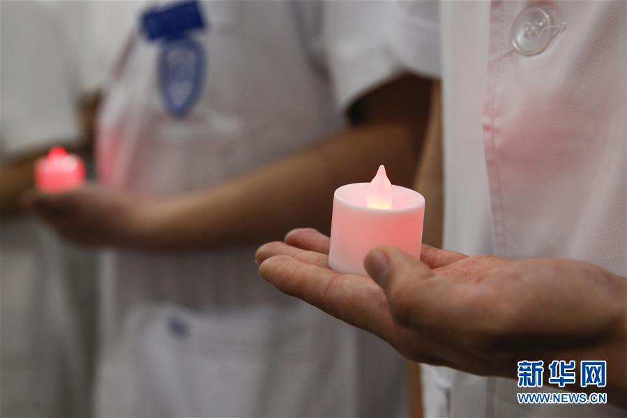 베이징대학 인민병원 신입 간호사들이 모자 수여식에 참석하고 있다. [4월 26일 촬영/사진 출처: 신화망]