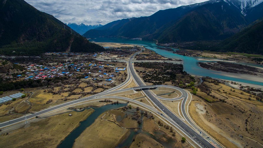 라린 고등급도로 [사진 출처: 시짱 리즈시정부 공식사이트]