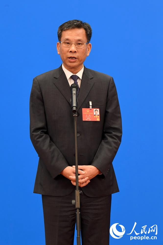 류쿤(劉昆) 재정부 부장의 화상 인터뷰 진행 모습 [사진 출처: 인민망]